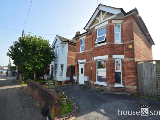 Flat for sale in Talbot Village, Bournemouth