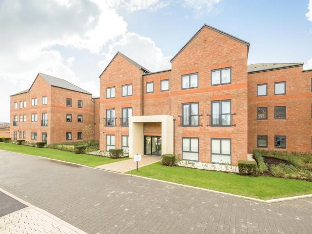 Flat for sale in Highcroft, Berrick Salome