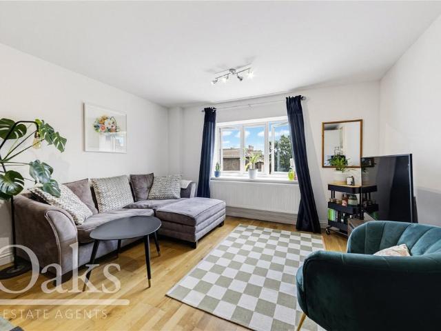Flat for sale in London Borough of Croydon, Greater London