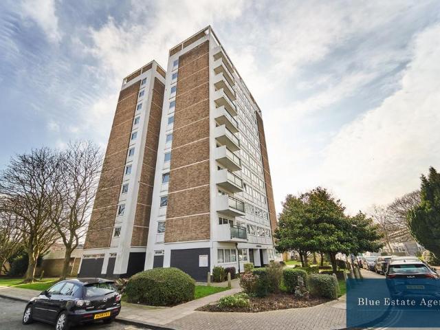 Flat for sale in London Borough of Hounslow, Heston