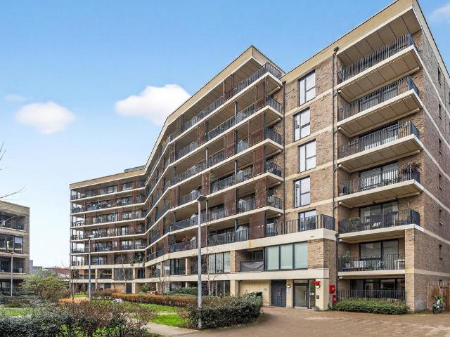 Flat for sale in Camberwell, Greater London