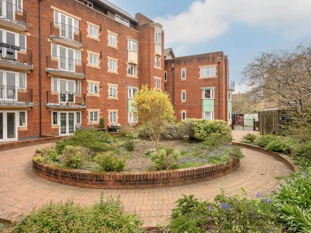 Flat for sale in London Borough of Merton, Merton Park