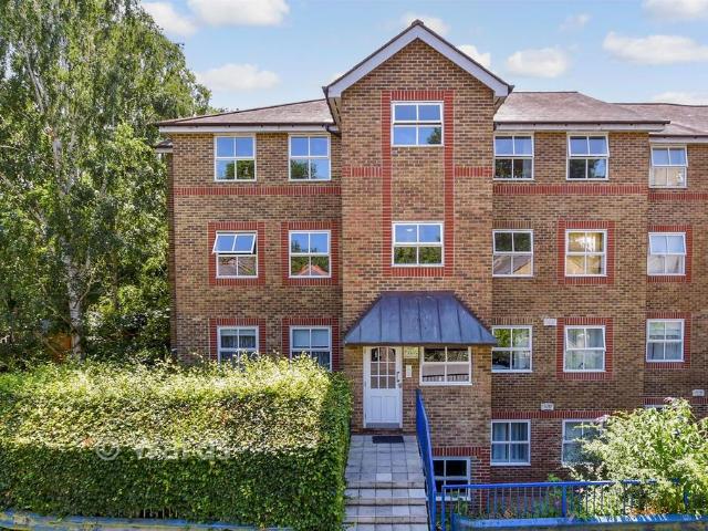 Flat for sale in Midway, Kent