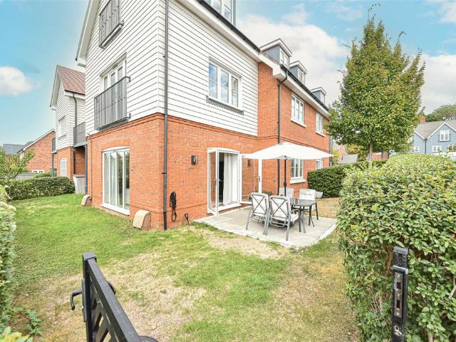 Flat for sale in Warfield, Newell Green