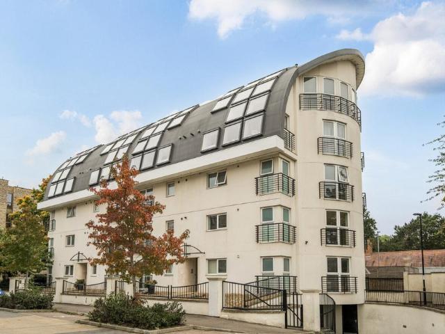 Flat for sale in London Borough of Lewisham, Cat Hill