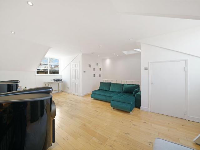 Flat for sale in Bayswater, Greater London