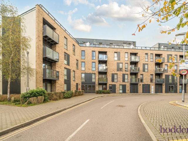 Flat for sale in Row Town, Surrey