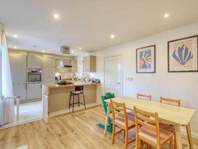 Flat for sale in London Borough of Merton, Merton Park