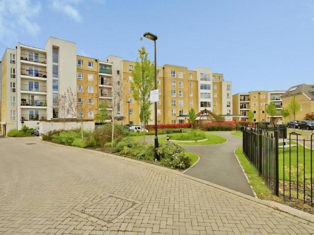 Flat for sale in Ickenham, Greater London