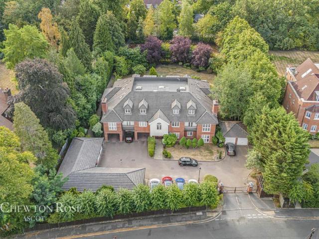 Flat for sale in Sunningdale
