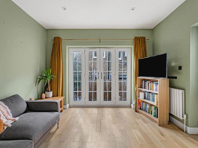 Flat for sale in London Borough of Lambeth, Greater London
