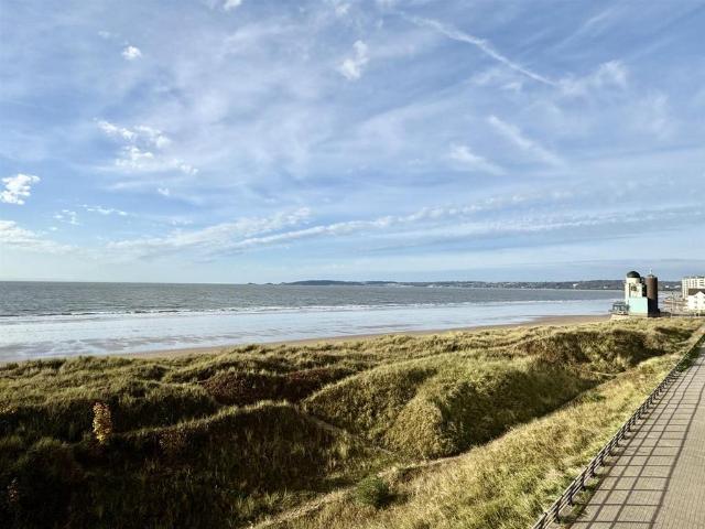 Flat for sale in SA1 Swansea Waterfront, Swansea