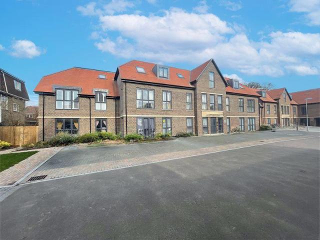 Flat for sale in Dunstable, Bedfordshire