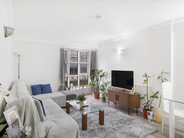 Flat for sale in St. John's Wood, Greater London