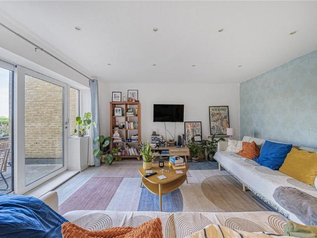 Flat for sale in Rotherhithe, Greater London