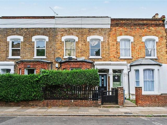 Flat for sale in Finsbury Park, Greater London