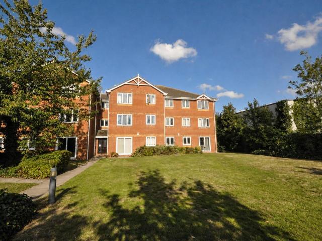 Flat for sale in Essex