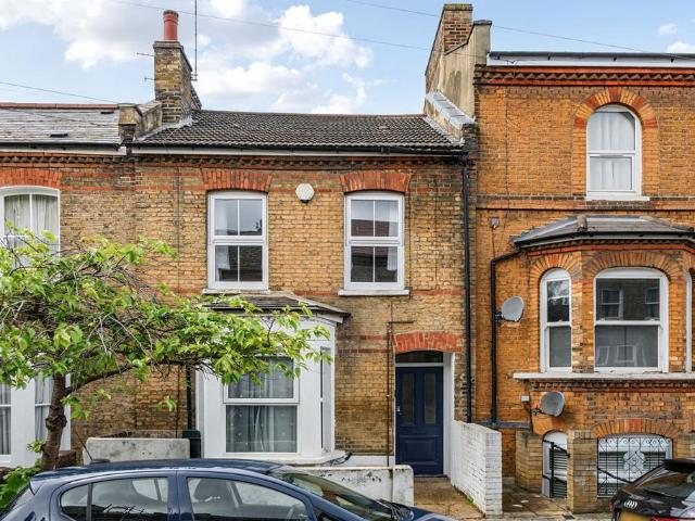 Flat for sale in Tulse Hill, Greater London