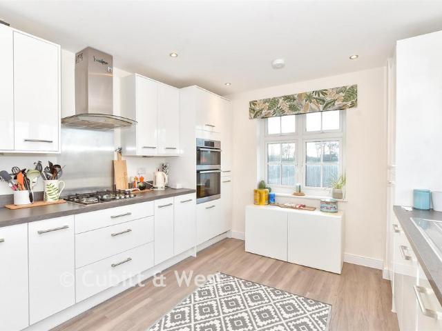 Flat for sale in Littlecote, West Sussex
