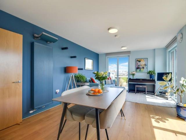 Flat for sale in Clapham Junction, Greater London