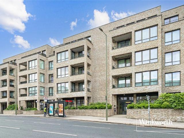 Flat for sale in Whetstone, Greater London