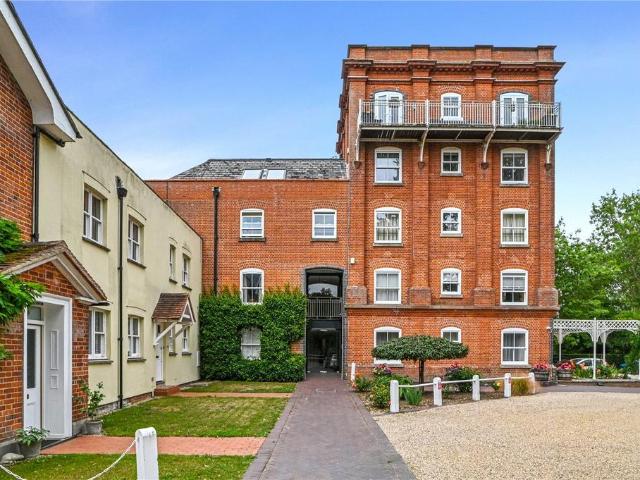 Flat for sale in Fordham Heath, Essex