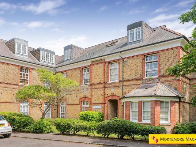 Flat for sale in Southgate, Oakwood