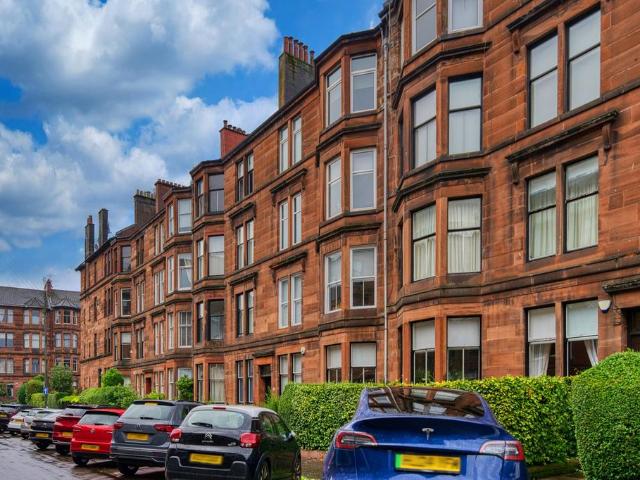Flat for sale in Hyndland, Scotland
