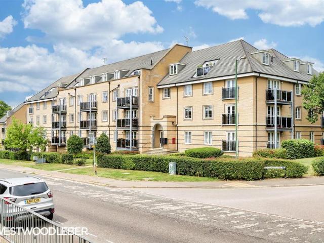Flat for sale in Hertford, Colliers End