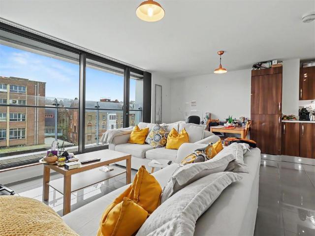 Flat for sale in East Bank, Norfolk