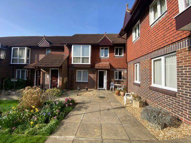 Flat for sale in Helford, Hampshire