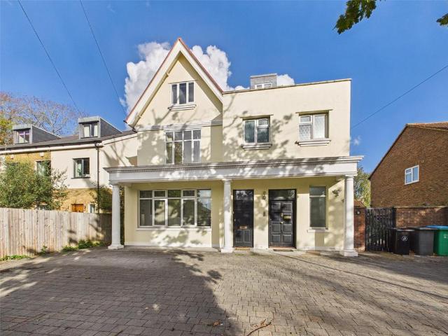 Flat for sale in London Borough of Richmond upon Thames, Greater London