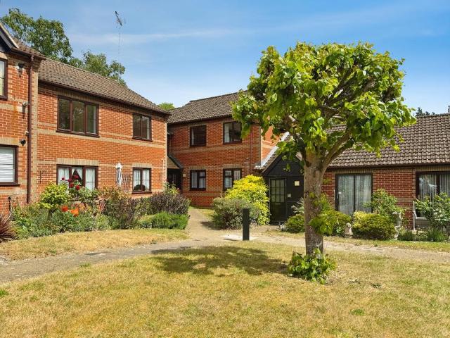 Flat for sale in Crowthorne