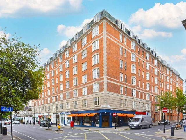 Flat for sale in Bayswater, Greater London
