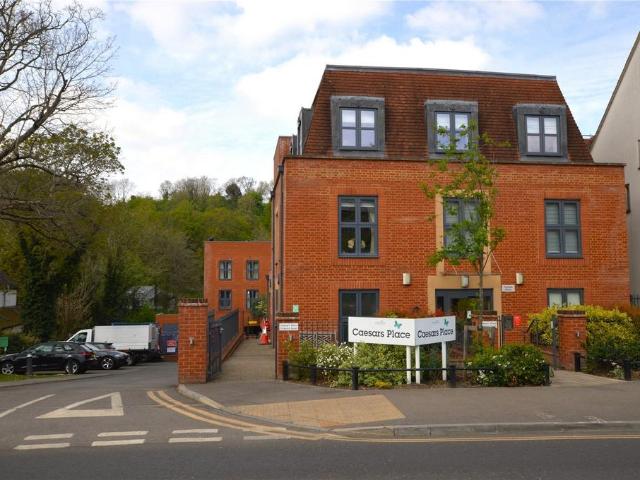 Flat for sale in Holloway Hill, Fole