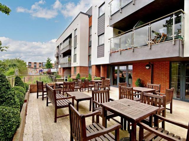 Flat for sale in Firepool, Rumwell