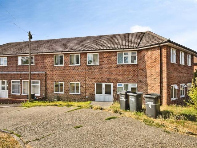 Flat for sale in Yeovil, Somerset