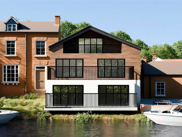 Flat for sale in Crostwick, Norfolk