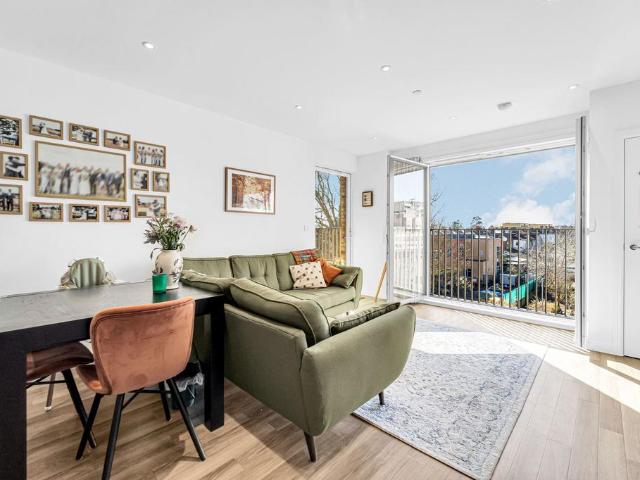 Flat for sale in London Borough of Hounslow, Greater London