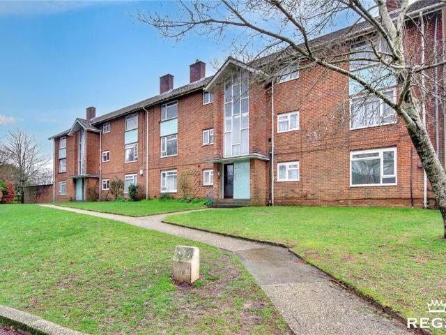 Flat for sale in Bear Cross, Kinson
