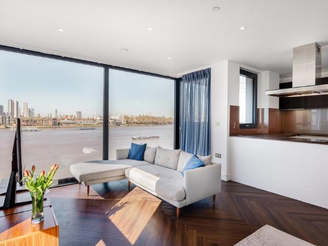 Flat for sale in Greenwich Town Centre, Greater London