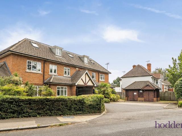 Flat for sale in Row Town, Surrey