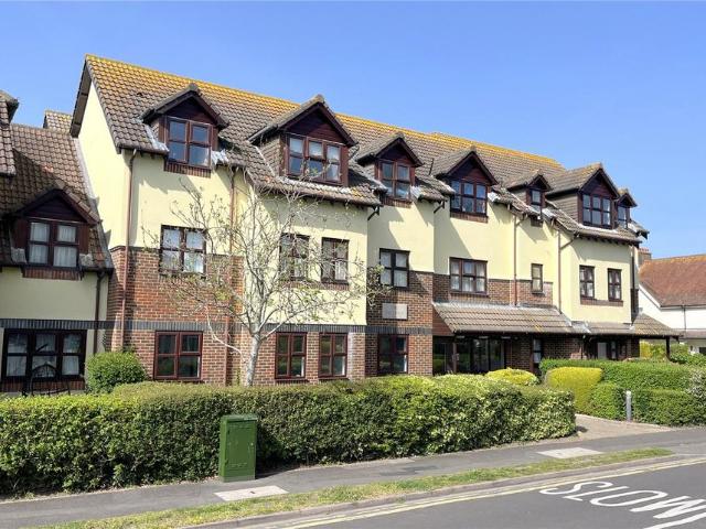 Flat for sale in Highcliffe