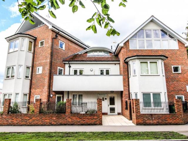 Flat for sale in Navestock Side, Essex