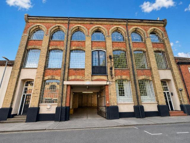 Flat for sale in Phippsville, Northampton