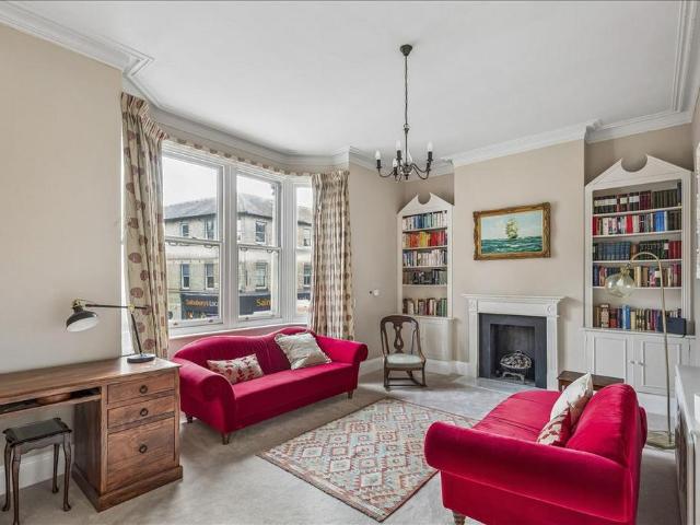 Flat for sale in Hammersmith, Greater London