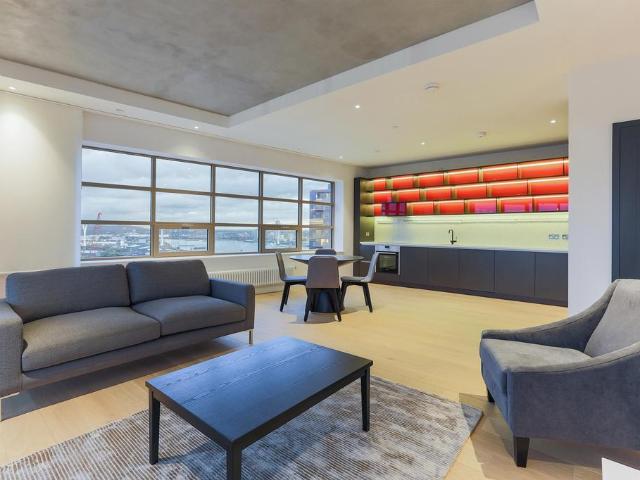 Flat for sale in London City Island, Blackwall