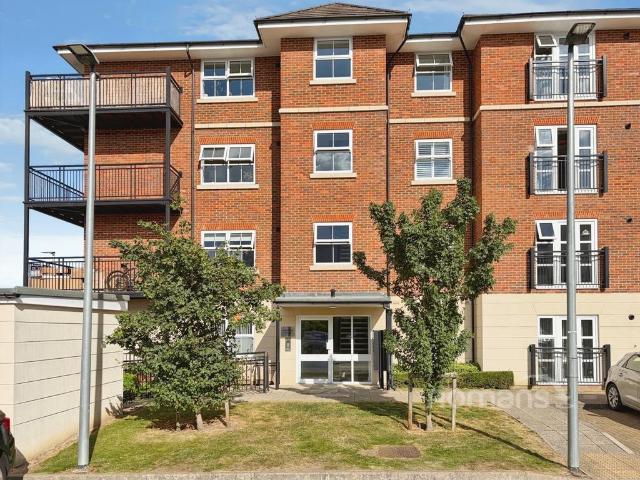 Flat for sale in Farnborough, Hampshire
