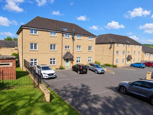 Flat for sale in Steeton, Bradford