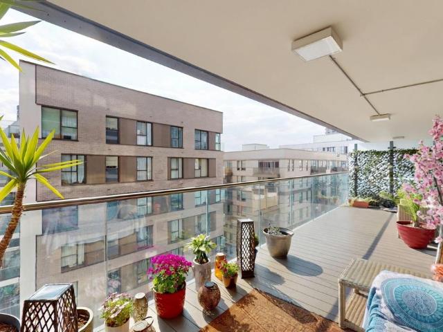 Flat for sale in East Greenwich, Greater London